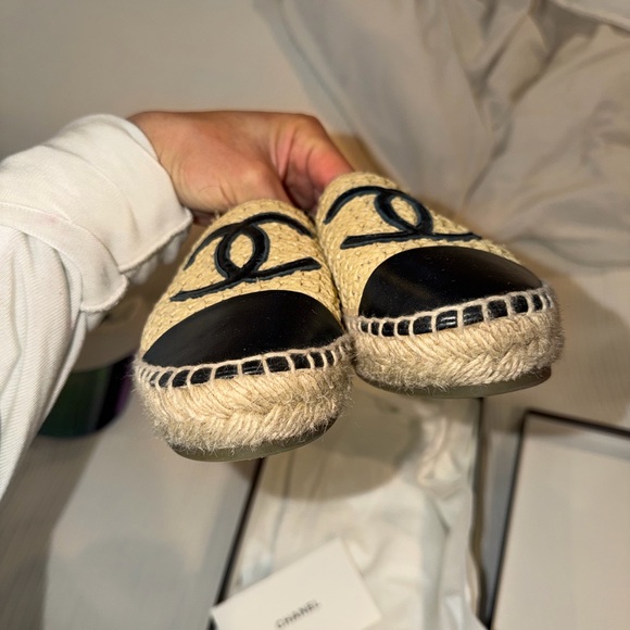 CHANEL Beige and Black Sole Espadrilles - Picture 5 of 9